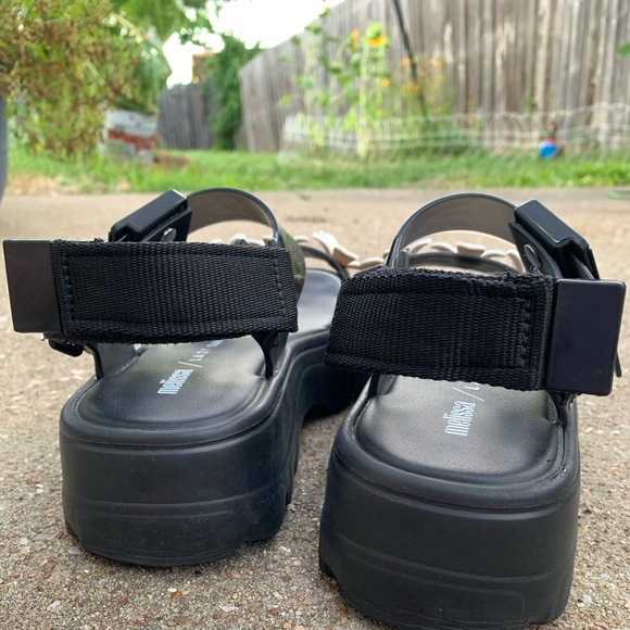 Melissa X Lazy Oaf Kick Off Sandal Black & Daisy, US 6 - Picture 2 of 10
